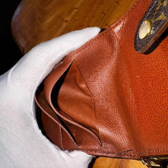 Louis Vuitton monogram, vintage compact, snap brown wallet - Picture 15 of 17